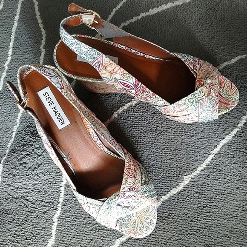 Steve Madden "Crest" Floral Paisley Peep Toe Cork Wede Sandals